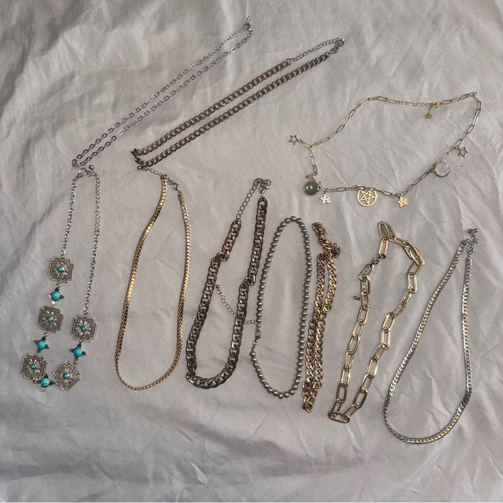 Bundle of 10 necklaces